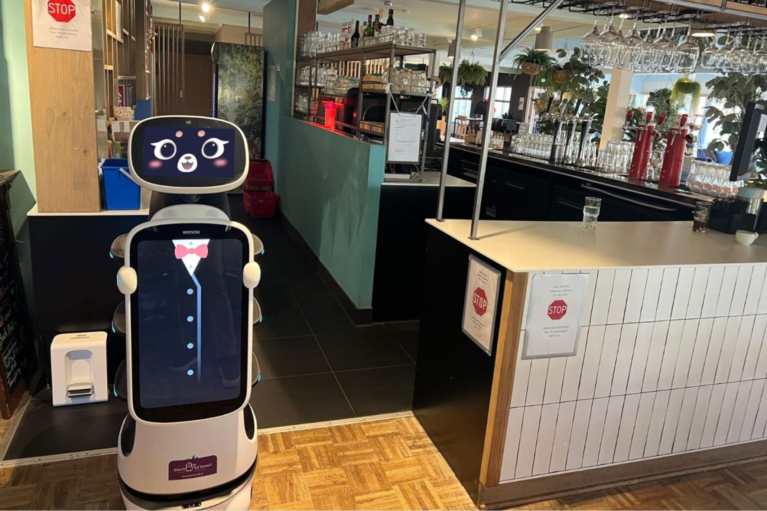 Smart Servant | Detacheerders in Service- & Schoonmaakrobots